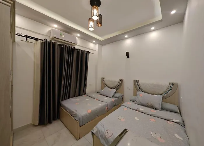 In Amwaj Oyoun & Casino - Families And Couples Only Dağ evi