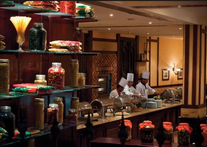 In Amwaj Oyoun & Casino - Families And Couples Only Dağ evi